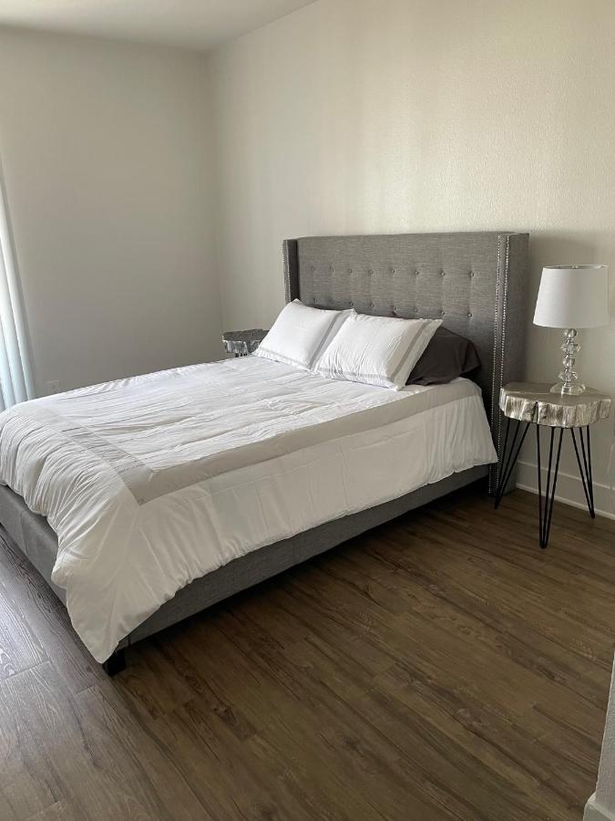 Villa Marina - Modern & Immaculate, Spacious, Gated Condo With Fireplace Pool, Gym, 2 Master Bedrooms Los Angeles Kültér fotó