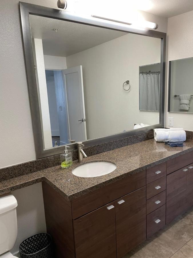 Villa Marina - Modern & Immaculate, Spacious, Gated Condo With Fireplace Pool, Gym, 2 Master Bedrooms Los Angeles Kültér fotó